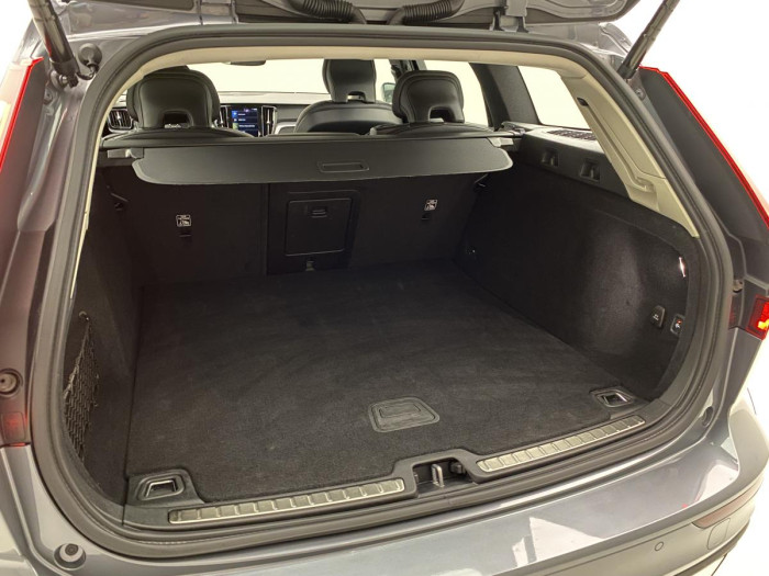 Volvo V60 B4 MOMENTUM AUT REZERVACE 2.0 Momentum