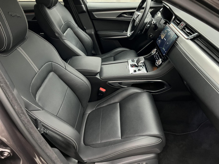 Jaguar F-Pace P400 R-DYNAMIC SE AWD AUT CZ 3.0 Dynamic SE