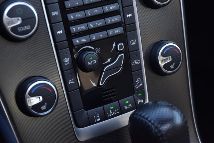 Volvo XC60 D5 AWD R-Design REZERVACE 2.4 d