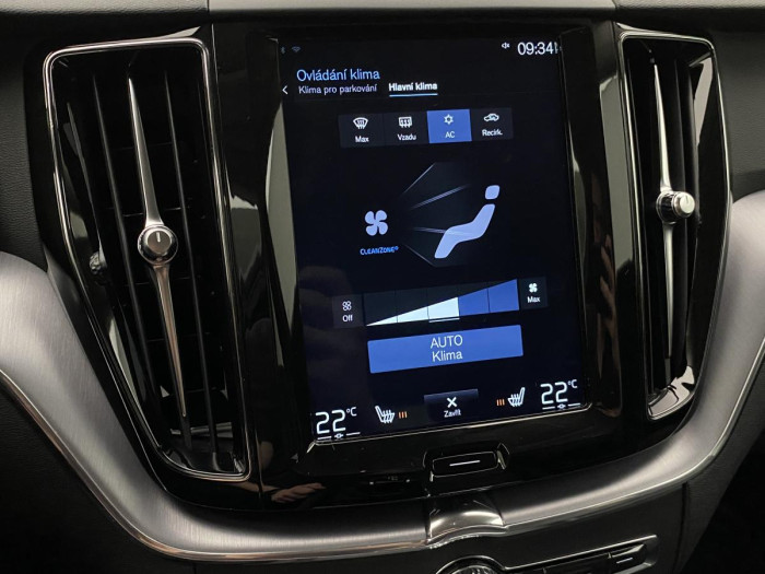 Volvo XC60 D4 MOMENTUM PRO AUT REZERVACE 2.0 d Momentum