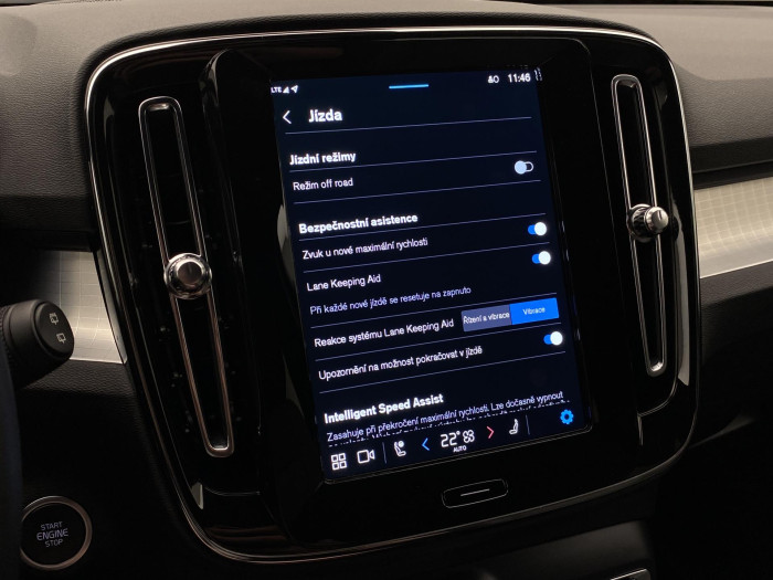 Volvo XC40 B3 DARK PLUS AUT CZ