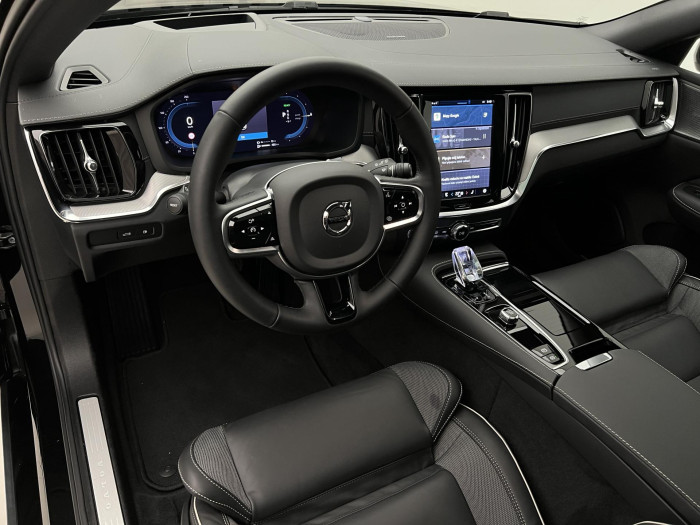 Volvo V60 T6 AWD RECHARGE ULTRA DARK AUT