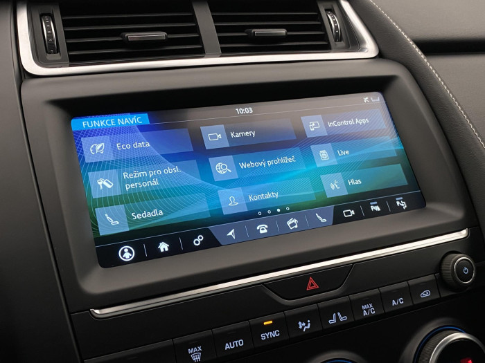 Jaguar E-Pace AWD R-DYNAMIC SE REZERVACE 2.0 Dynamic SE