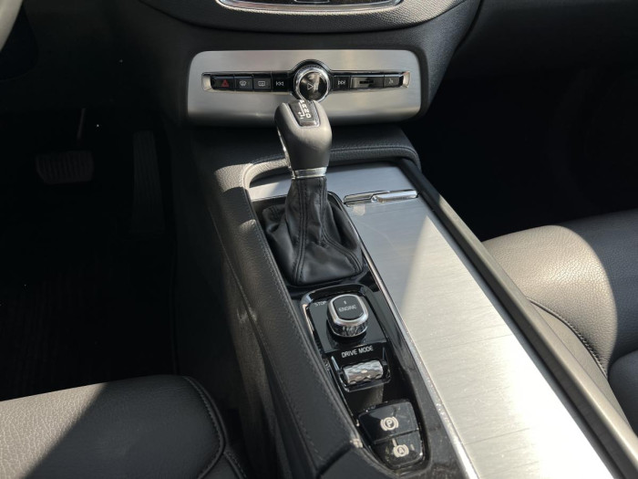 Volvo XC90 D5 AWD MOMENTUM 7MÍSTNÁ Aut 2.0 d Momentum