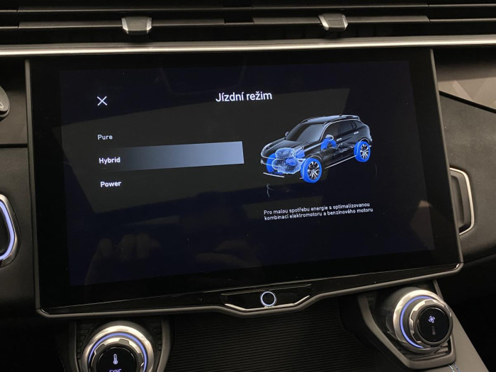 Lynk & Co 01 PHEV DCT AUT 1.maj