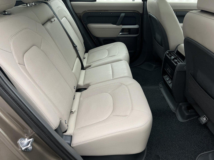 Land Rover Defender D250 SE AWD AUT CZ 3.0 d SE