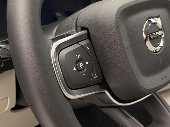 Volvo XC40 B4 DARK PLUS AUT CZ