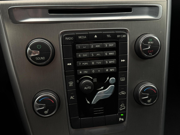 Volvo XC60 D5 AWD MOMENTUM AUT CZ 2.4 d Momentum