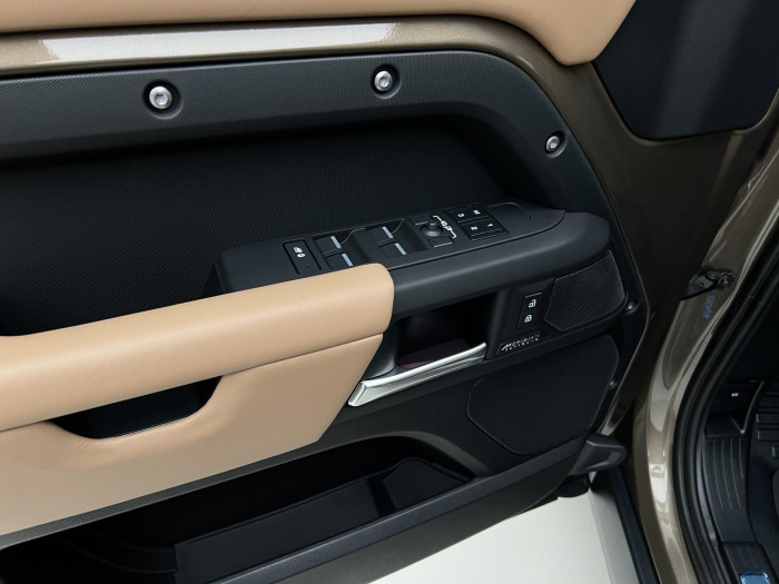 Land Rover Defender 110 D300 X-DYNAMIC HSE AWD Aut 3.0 d Dynamic