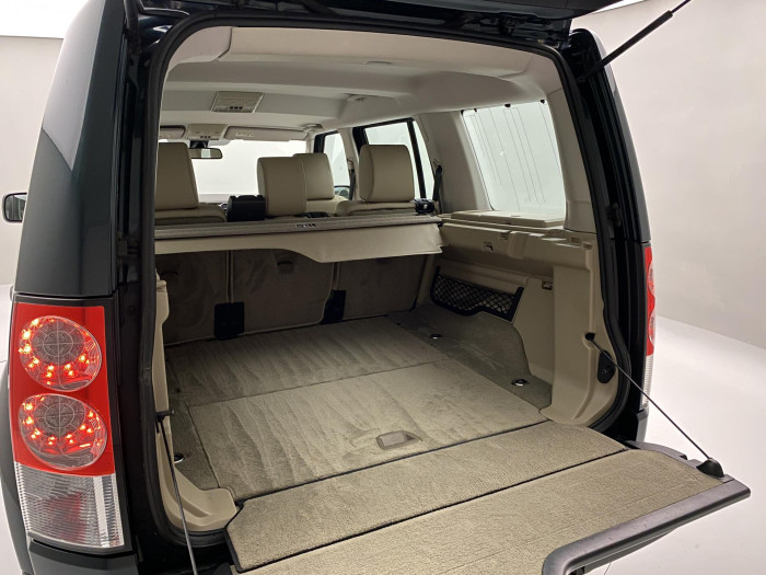 Land Rover Discovery 3.0 AWD SDV6 HSE REZERVACE