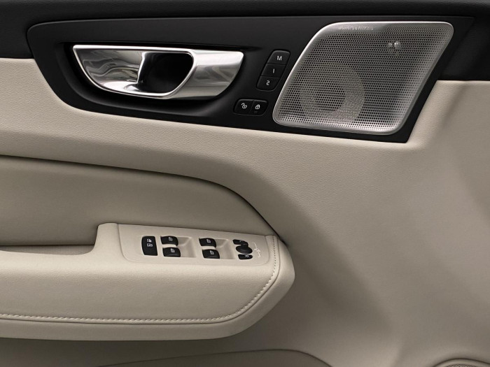 Volvo XC60 B5 AWD ULTIMATE AUT REZERVACE