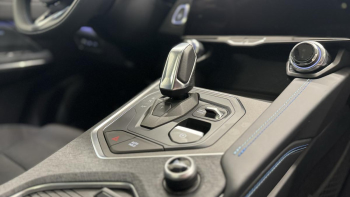 Lynk & Co 01 PHEV DCT AUT 1.maj. REZERVACE