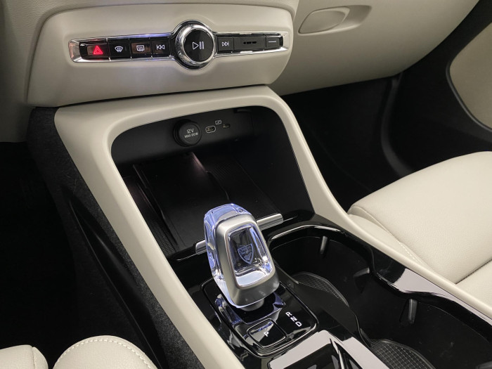 Volvo XC40 B4 DARK ULTRA AUT CZ