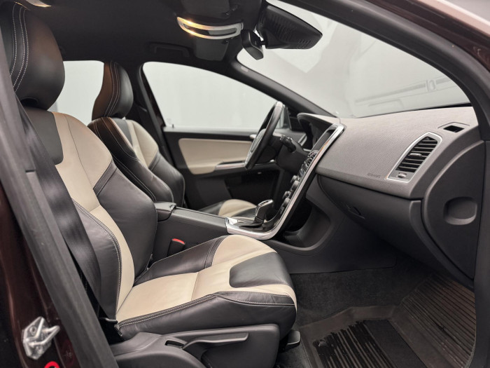 Volvo XC60 D5 AWD SUMMUM REZERVACE 2.4 d Summum