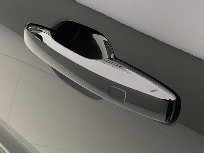 Volvo XC60 B4 AWD R-DESIGN REZERVACE