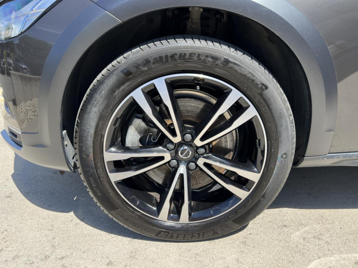 Volvo V90 CROSS COUNTRY B4 AWD Aut 1.maj