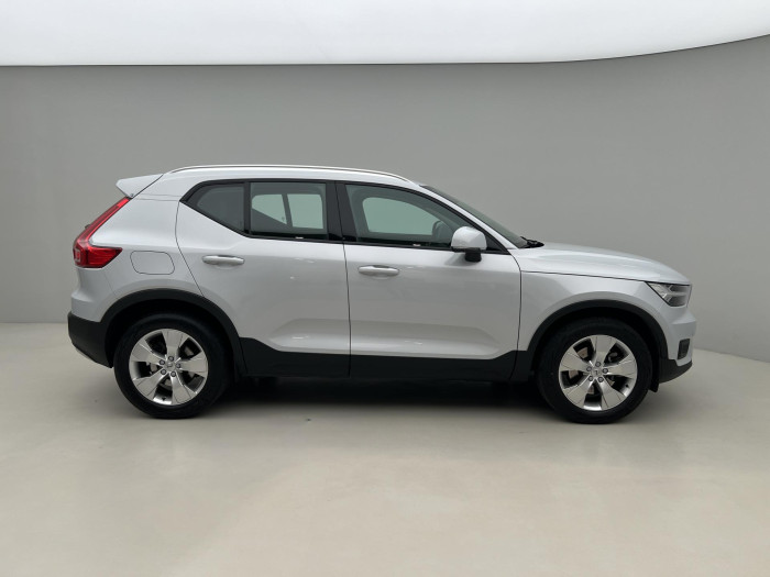 Volvo XC40 D4 AWD MOMENTUM PRO AUT CZ 2.0 d Momentum