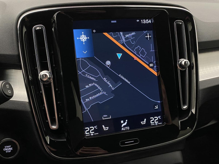 Volvo XC40 B4 MOMENTUM AUT REZERVACE 2.0 Momentum