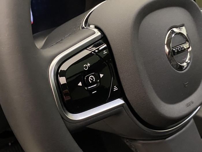 Volvo XC60 B5 AWD PLUS DARK AUT 1.maj