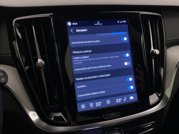 Volvo V60 T8 AWD PLUG-IN BRIGHT ULTRA CZ