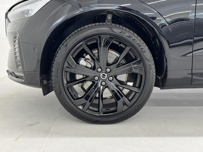 Volvo XC60 B5 AWD ULTIMATE REZERVACE