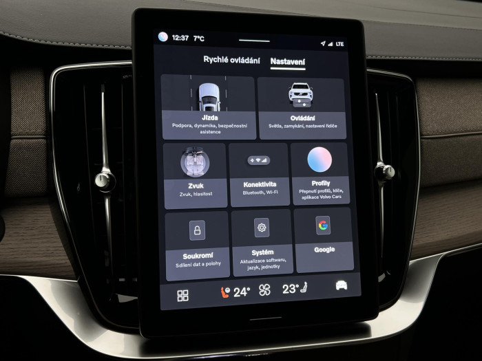 Volvo XC90 B5 AWD ULTRA BRIGHT 7MÍST CZ