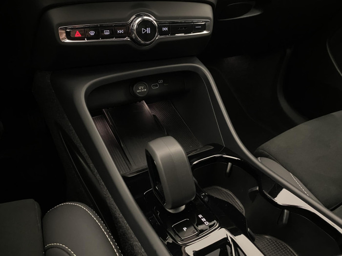 Volvo XC40 B3 DARK ULTRA AUT CZ