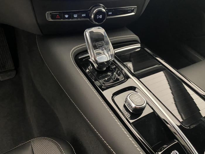 Volvo S60 T6 AWD PLUS DARK REZERVACE