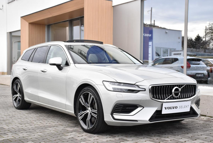 Volvo V60 T6 AWD RECHARGE REZERVACE