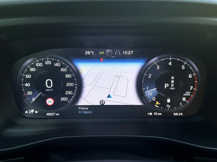 Volvo XC40 B4 AWD MOMENTUM REZERVACE 2.0 Momentum