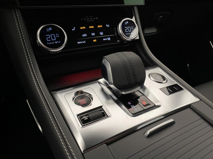 Jaguar F-Pace D200 R-DYNAMIC SE AWD AUT 2.0 d Dynamic SE