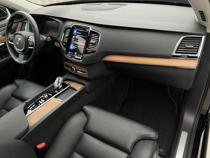 Volvo XC90 B5 AWD INSCRIPTION 7MÍSTNÁ AUT