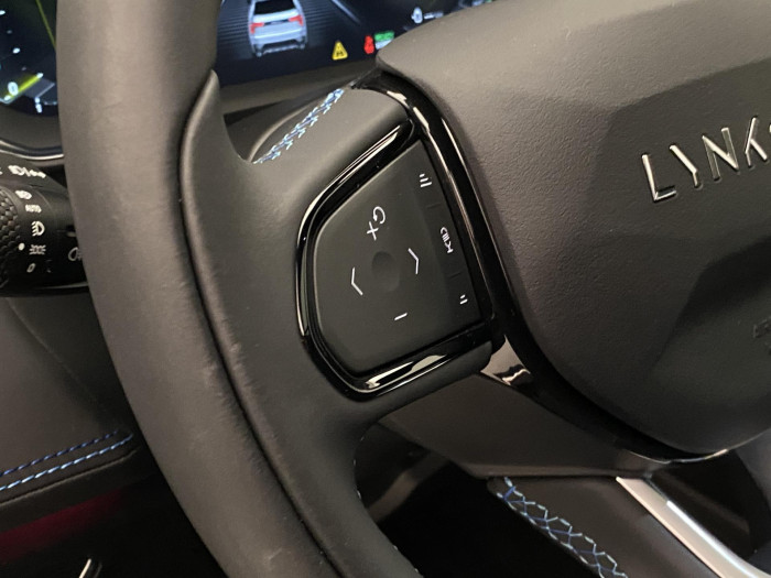 Lynk & Co 01 PHEV DCT AUT 1.maj REZERVACE