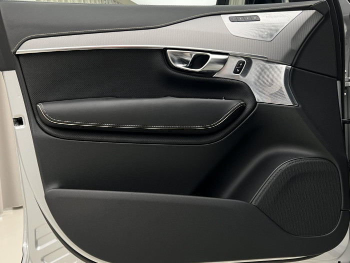 Volvo XC90 B5 AWD R-DESIGN 7MÍSTNÁ AUT