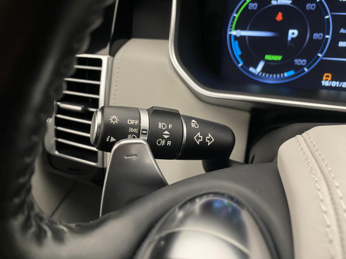 Land Rover Range Rover HYBRID AUTOBIOGRAPHY REZERVACE