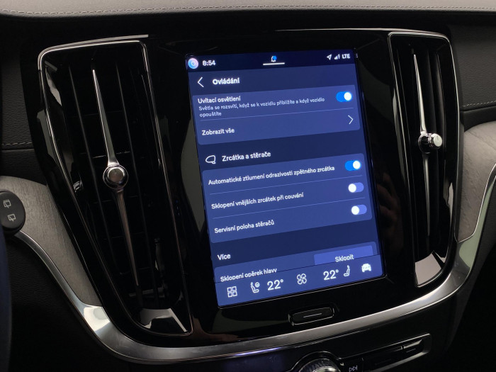 Volvo V60 T8 AWD PLUG-IN BRIGHT ULTRA CZ