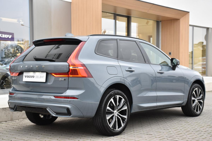 Volvo XC60 B4 AWD R-Design REZERVACE