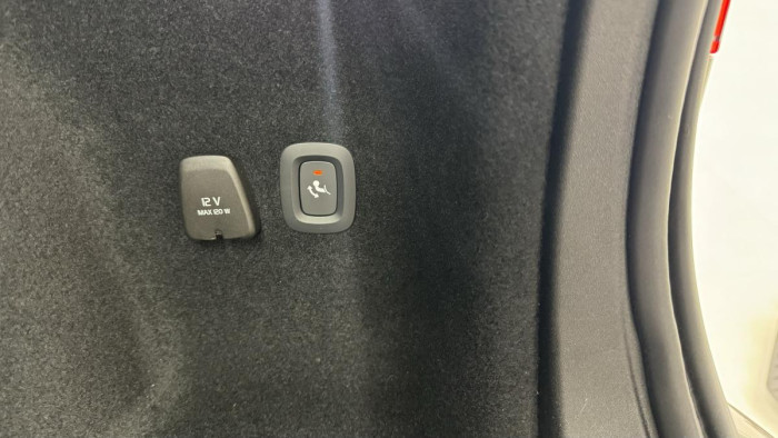 Volvo V60 B4 MOMENTUM AUT REZERVACE 2.0 Momentum
