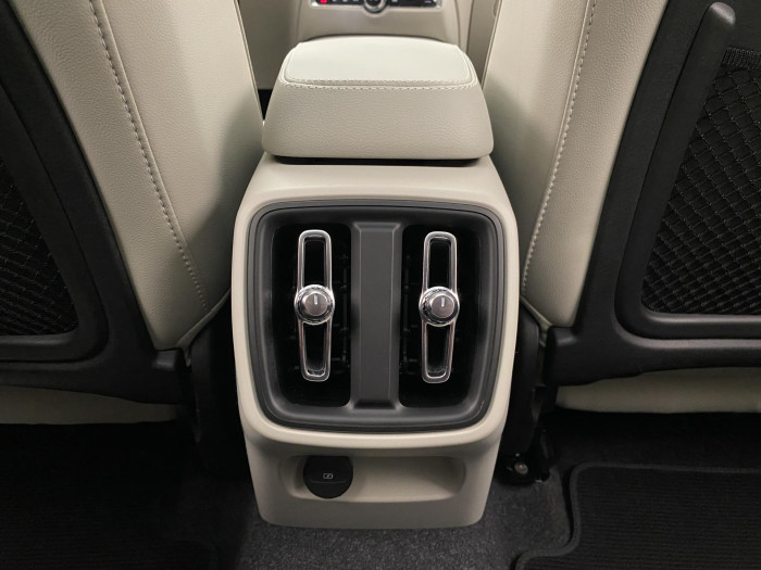 Volvo XC40 B4 DARK ULTRA AUT CZ