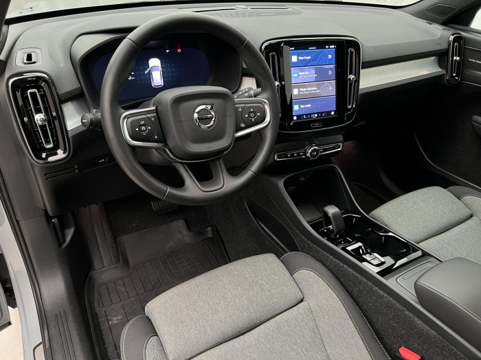 Volvo XC40 B3 PLUS DARK AUT CZ 1.maj.