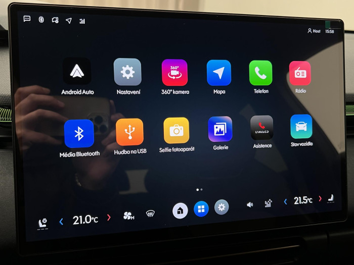 Lynk & Co 08 MORE PHEV