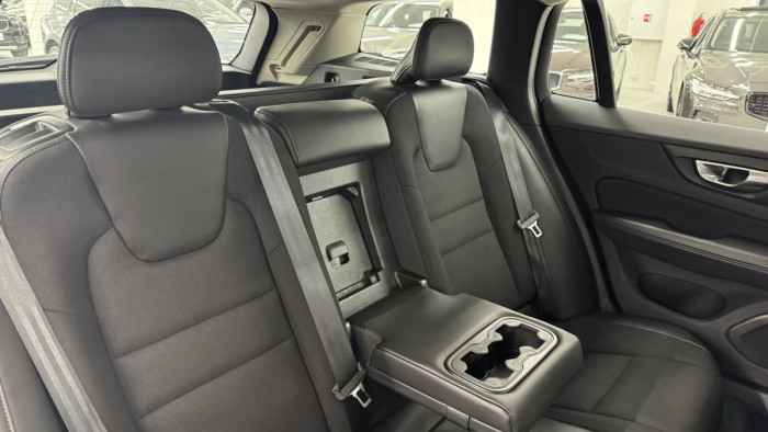 Volvo V60 D4 MOMENTUM ADVANCED REZERVACE 2.0 d Momentum