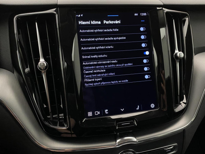 Volvo XC60 B4 MOMENTUM AUT CZ REZERVACE 2.0 Momentum