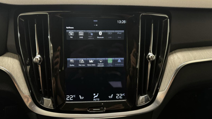 Volvo V60 CROSS COUNTRY B4 REZERVACE