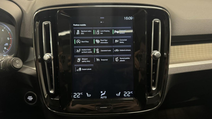 Volvo XC40 D3 MOMENTUM ADVANCED REZERVACE 2.0 d Momentum