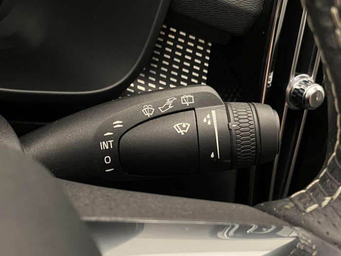 Volvo XC40 B5 AWD R-DESIGN REZERVACE