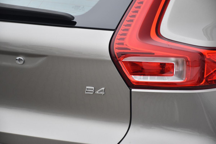 Volvo XC40 B4 MOMENTUM ADVANCED REZERVACE 2.0 Momentum