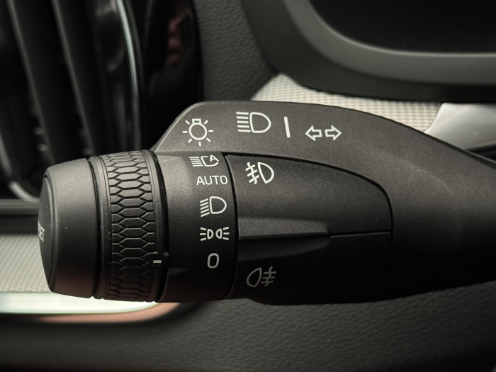 Volvo V60 B4 PLUS DARK CZ 1.maj