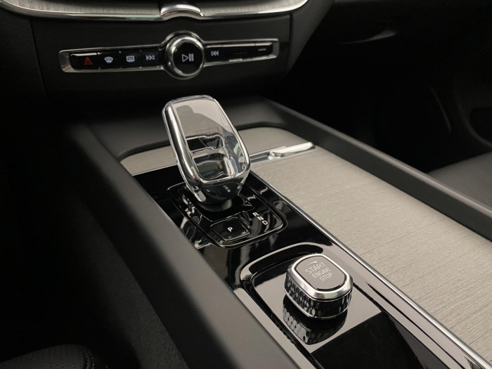 Volvo XC60 B5 AWD ULTRA DARK AUT CZ 1.maj