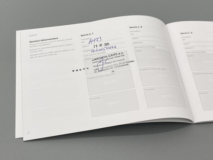 Volvo XC40 B3 DARK PLUS AUT CZ